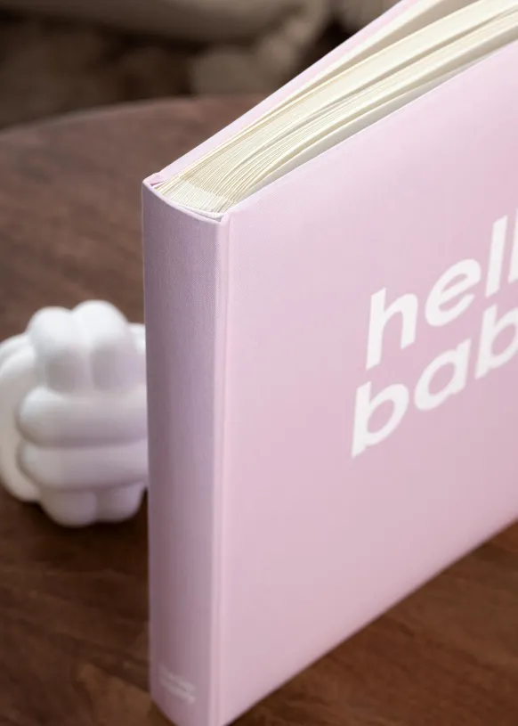 Babyalbum Hello Baby Rosa - 29x32 cm (60 vita sidor / 30 blad)