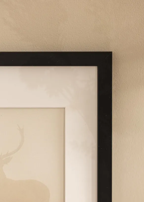 Ram Black Wood 51x76 cm
