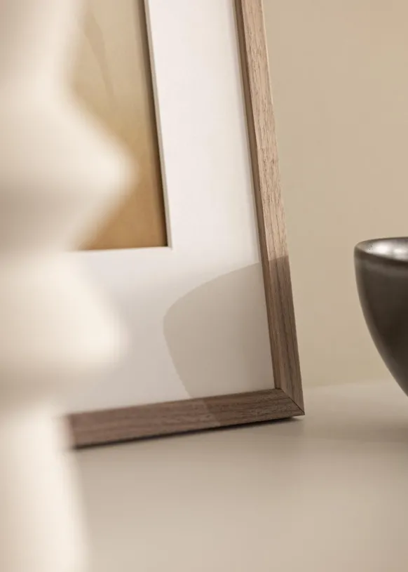 Ram Edsbyn Ljus Valnöt 40x50 cm - Passepartout Vit 12x16 inches