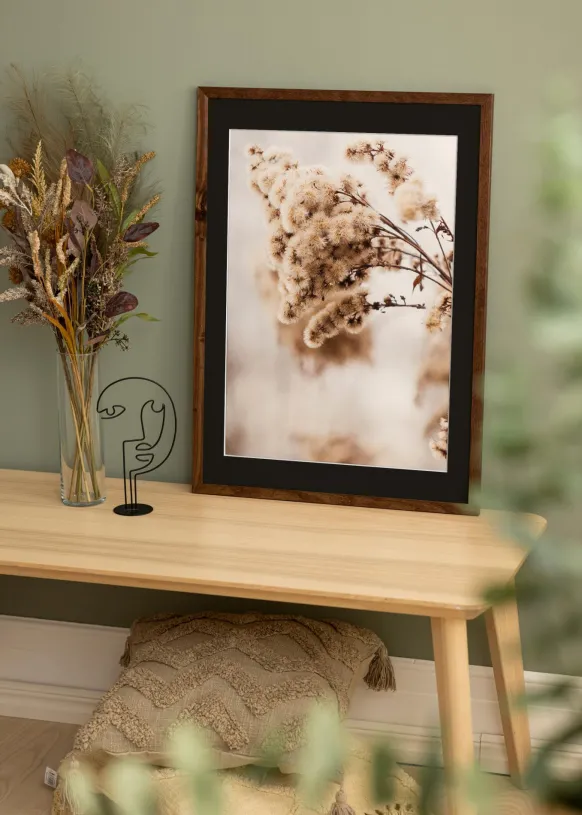 Ram Stilren Valnöt 70x100 cm - Passepartout Svart 59,4x84 cm (A1)